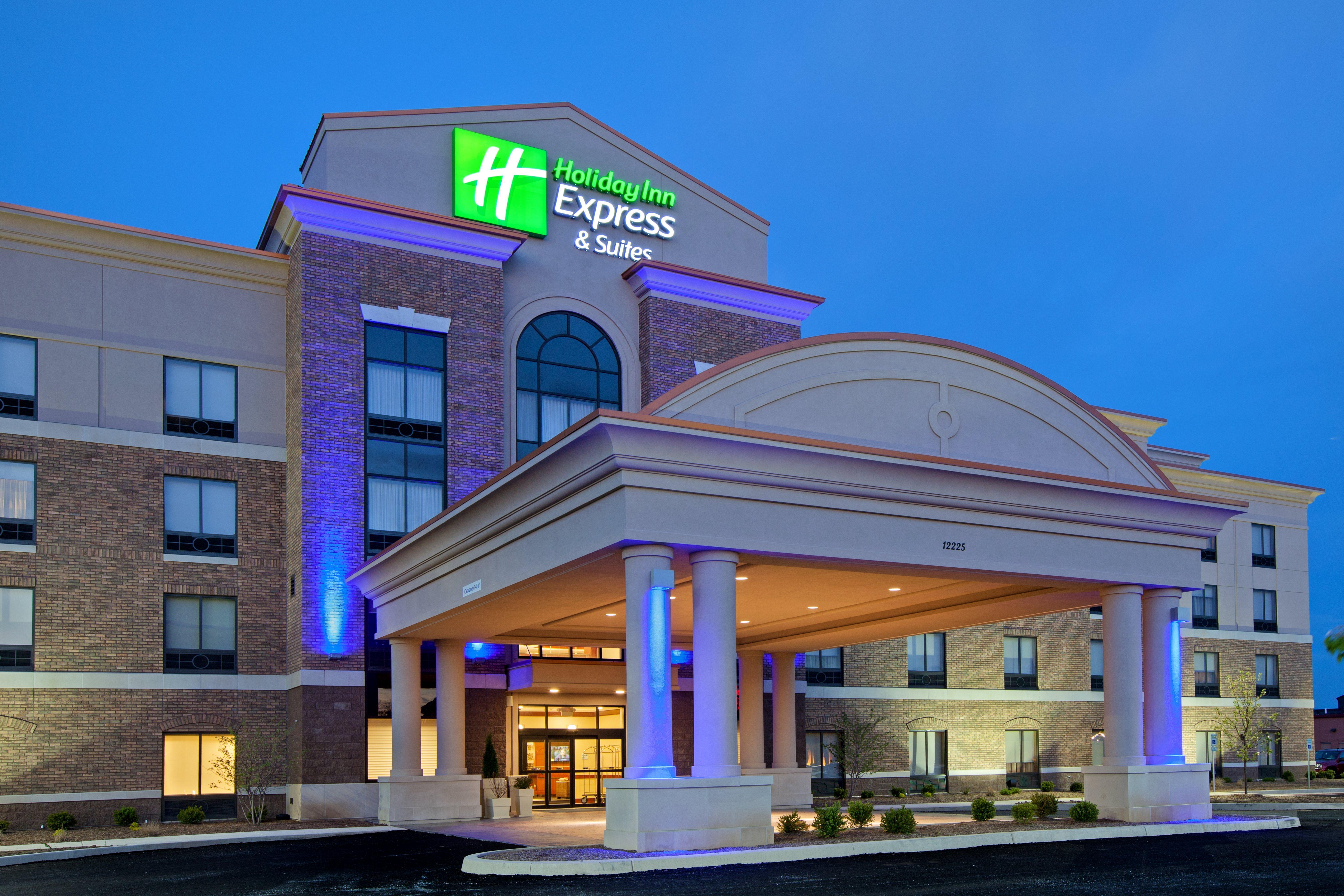 Holiday Inn Express & Suites Columbus/Edinburgh Exterior foto